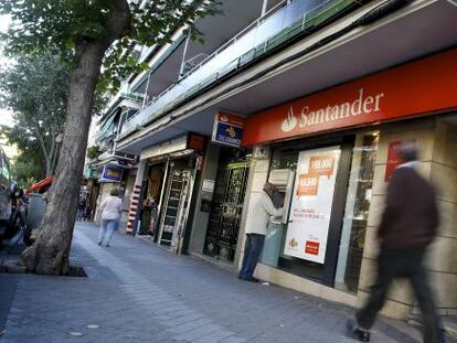 Uma agência do Banco Santander em Madri.