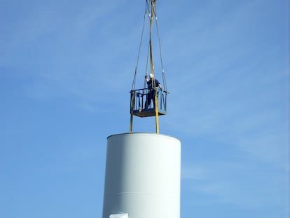 Desmantelamiento de una turbina eólica.