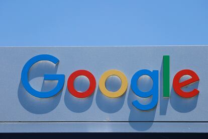 El logo de Google en la sede que la compañía tiene en Irvine, California.