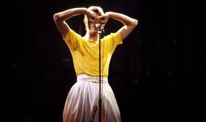 En 1978, durante la gira ' Low/Heroes', con esos pantalones 'oversize' que puso de moda.