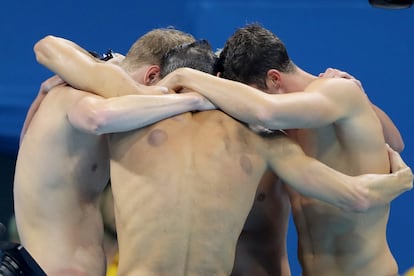 Los abrazos son habituales en momentos previos a grandes competiciones deportivas. En la imagen, Conor Dwyer, Townley Hass, Ryan Lochte y Michael Phelps en los Juegos Olímpicos de Río de Janeiro, en 2016.