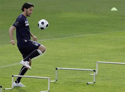 Zambrotta, durante un entrenamiento con la selección italiana.