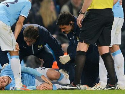 Silva se duele en el c&eacute;sped. 