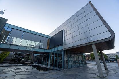 El exterior del Lillehammer Kunstmuseum, museo diseñado por el estudio Snøhetta.