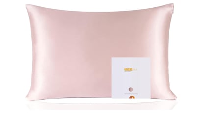 Esta funda de almohada de seda de morera cuida el cabello mientras duermes.