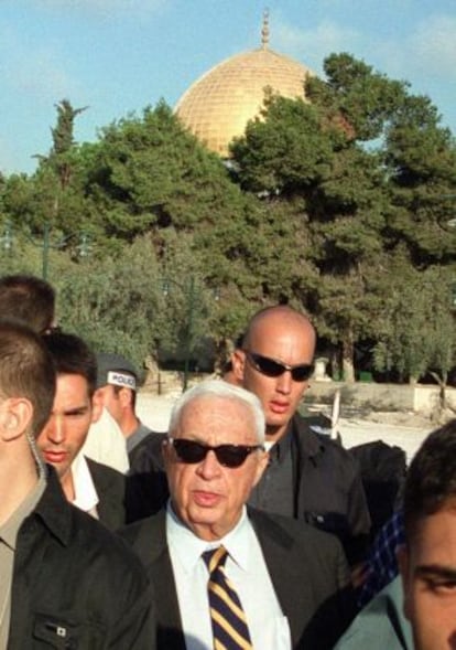 Ariel Sharon durante su visita a la Explanada de las Mezquitas en 2000.