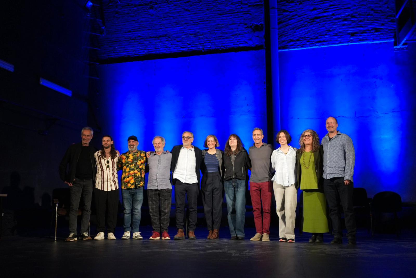 El equipo directivo y artistas del Teatre Raval.