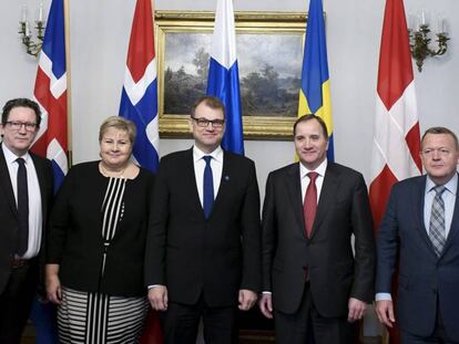  Representantes y primeros ministros de los cinco pa&iacute;ses n&oacute;rdicos en el marco de la cumbre regional de 2017 en Helsinki (Finlandia). 
