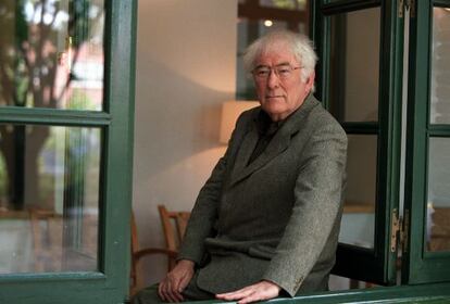 El poeta y Nobel irlandés Seamus Heaney.
