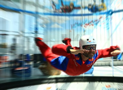 Eduardo Salete iniciándose en el "Indoor Skydive"