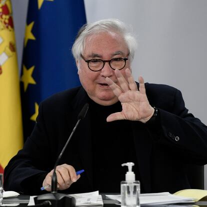 El ministro de Universidades, Manuel Castells, durante una rueda de prensa en el Palacio de la Moncloa, a 12 de mayo de 2021 en Madrid (España). Los titulares de Educación y de Universidades ofrecen este miércoles una rueda de prensa conjunta para informar sobre los diferentes planes, medidas y compromisos que han adquirido los dos ministerios para el Plan de Recuperación, Transformación y Resiliencia. El plan, con el que se utilizarán los 140.000 millones de euros de los fondos europeos hasta 2026, tiene como objetivo avanzar en la recuperación tras la crisis del coronavirus y aprovechar la oportunidad para modernizar y digitalizar la economía.
12 MAYO 2021;GOBIERNO;PLAN DE RECUPERACIÓN;UNIÓN EUROPEA;FONDOS EUROPEOS
EUROPA PRESS/O.CAÑAS.POOL
12/05/2021