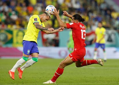 Antony y Ricardo Rodríguez en una jugada del partido.