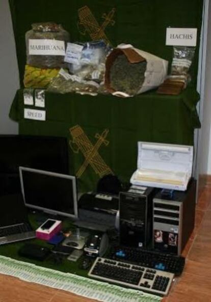 Droga y material intervenido en Málaga.