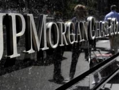 Imagen de archivo del logotipo de JPMorgan Chase en el edificio de la compañía en Nueva York, Estados Unidos. EFE/Archivo