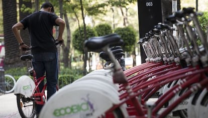 A cyclist checks out an Ecobici bike in Mexico City.