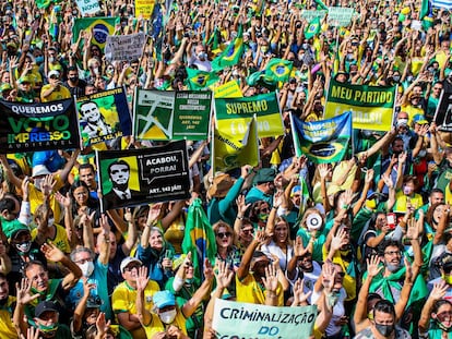 Protesto a favor do presidente Jair Bolsonaro, na avenida Paulista, neste 1° de maio em São Paulo