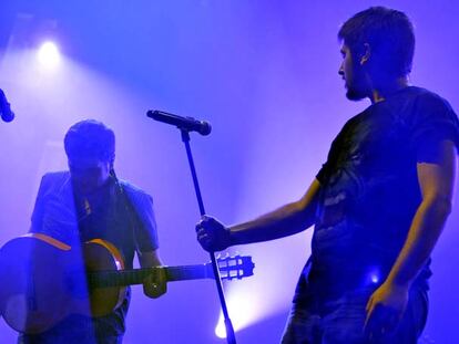 Un momento del concierto que el dúo de Cornellà Estopa dio ayer en Madrid.