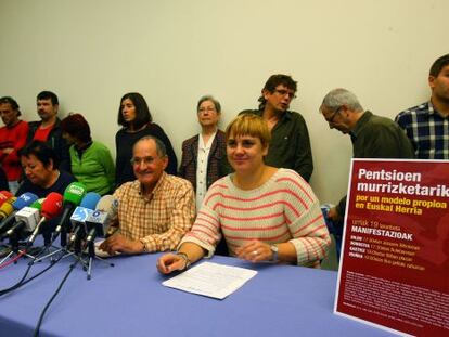 Mesa de los sindicatos que han convocado manifestaciones contra la reforma de pensiones.