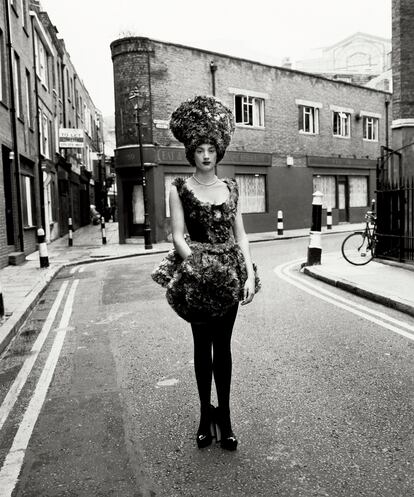 La modelo y marchante de arte Honor Fraser, posando para Meisel en Londres en 1993.