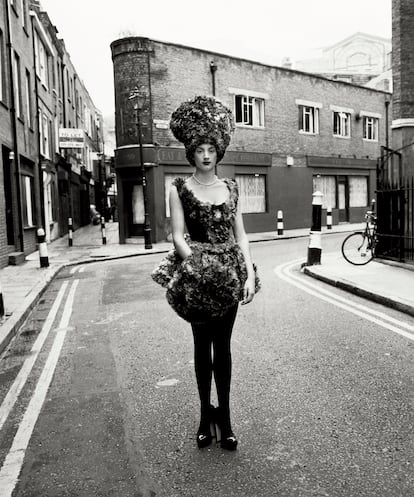 La modelo y marchante de arte Honor Fraser, posando para Meisel en Londres en 1993.