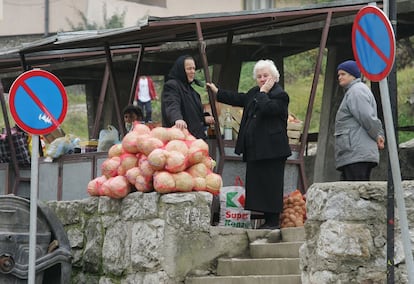 Mercadillo en la ciudad de Foca, República Serbia de la Federación de Bosnia-Herzegovina.