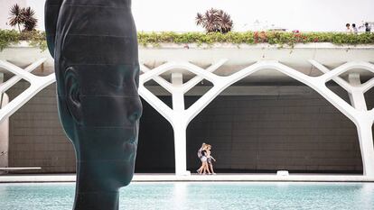 Las cabezas de Jaume Plensa se instalan en la Ciudad de las Artes y las Ciencias