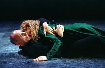 Los actores Eusebio Poncela y Clara Sanchís en un momento del ensayo general de 'Macbeth', el 21 de julio de 2004.