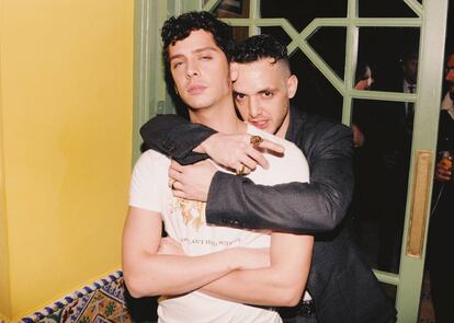C. Tangana y Eduardo Casanova, en la fiesta de Bululú Keep Walking en Sevilla.