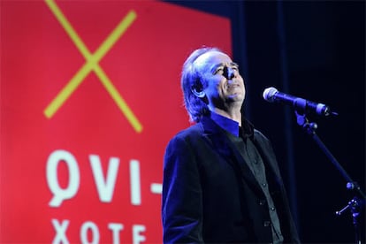 Joan Manuel Serrat, durante la presentación de los actos del IV centenario del<i> Quijote</i> en el Círculo de Bellas Artes de Madrid.