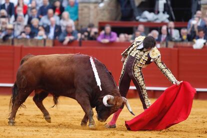 El torero peruano, al natural, en la pasada Feria de Abril.