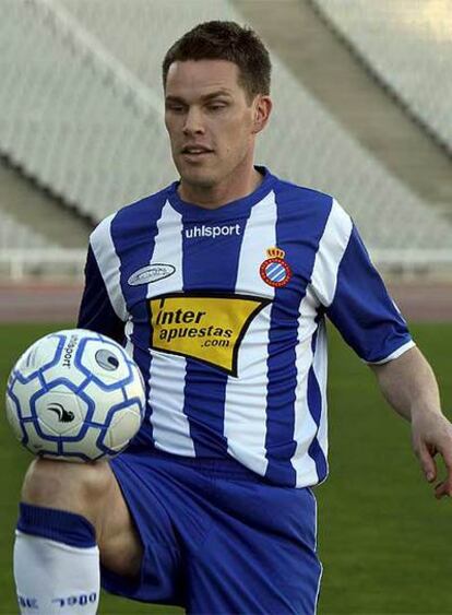 Steve Finnan, en su presentación