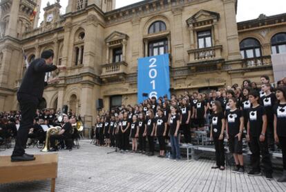 Uno de los actos en favor de la capitalidad cultural, en el Ayuntamiento donostiarra.