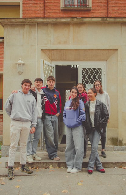 Internos del Cisneros: Pablo Barbadillo (Sevilla, 18 años); Fernando López (Málaga, 18); Oihan Arriola (San Javier, 18); Laura González (Maspalomas, 18); Carlota Suescun (Vitoria, 18); Lola Ruiz (Ciudad Real, 18); María Velasco (Pamplona, 22).