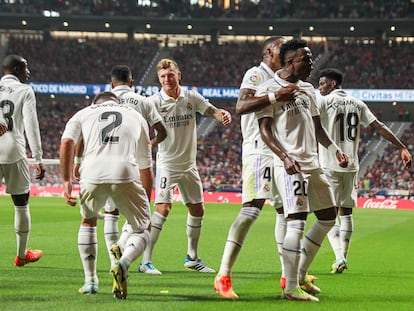 Los futbolistas del Real Madrid celebraban un gol frente al Atlético, el 18 de septiembre en el Wanda Metropolitano.