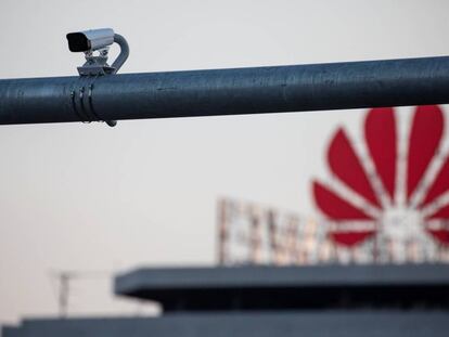 A surveillance camera is seen in front of a Huawei logo in Belgrade, Serbia, August 11, 2020. Picture taken August 11, 2020. REUTERS/Marko Djurica