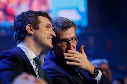 Pablo Casado, cuando era presidente del PP, y Alberto Núñez Feijóo, entonces jefe del Ejecutivo gallego, en una convención del partido en 2019.