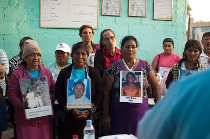 Madres y familiares de emigrantes durante una misa en las Patronas (Amatlán, Veracruz). Más de 70.000 emigrantes han desaparecido en su tránsito por el territorio mexicano desde 2006 cuando trataban de llegar a Estados Unidos