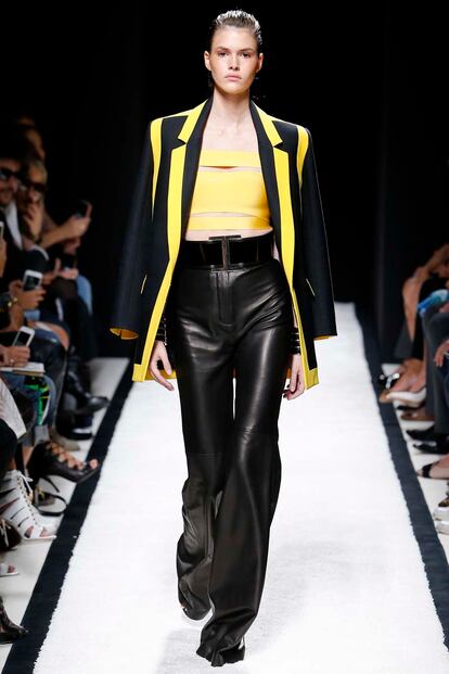 balmain juega a enseñar esconder