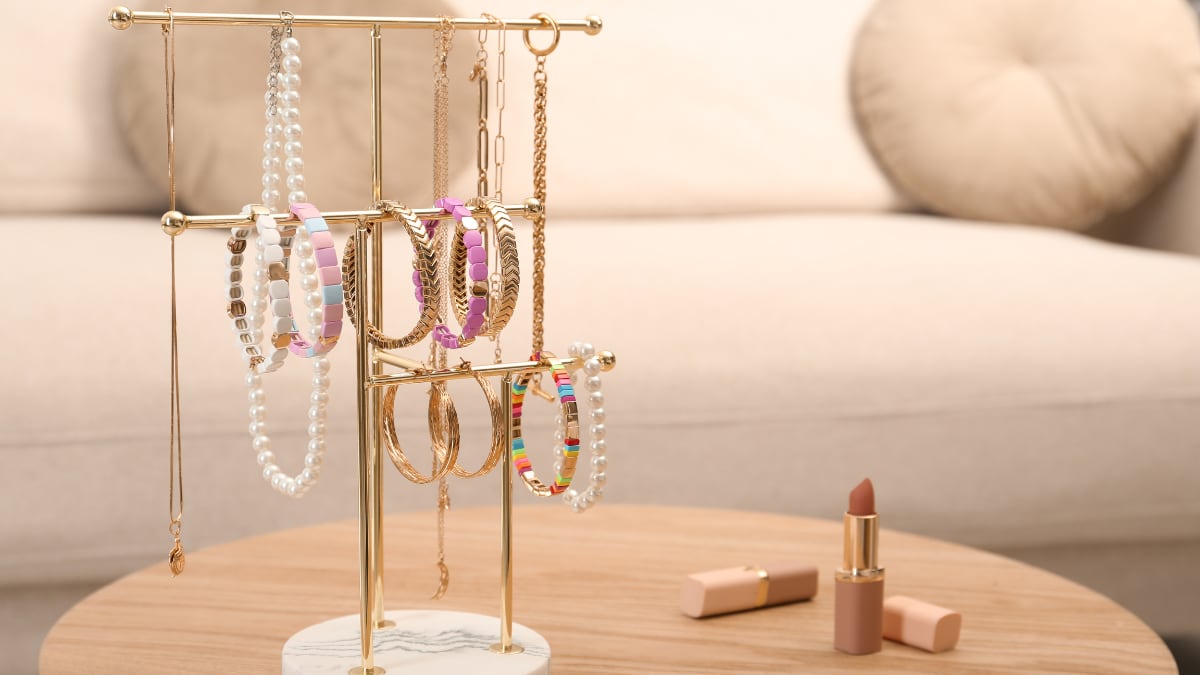 Collares, cadenas, pendientes y anillos: así es el organizador de joyas que arrasa en Amazon por su utilidad y elegancia. 
