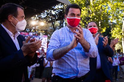 El candidato a la presidencia de la Xunta de Galicia por el PSOE, Gonzalo Caballero, en un acto de campa?a en Vigo.