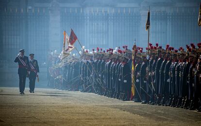 Felipe VI durante la celebración de la Pascual Militar en el Palacio Real, este 6 de enero de 2023, en Madrid (España). La Pascua Militar constituye un solemne acto castrense con el que se inicia el año militar y al que acuden casi 170 invitados. En él se realiza un balance del año anterior y se marcan las líneas de acción que se desarrollarán en el que comienza.