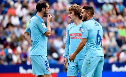 Godín, Griezmann y Koke, el sábado ante el Levante.