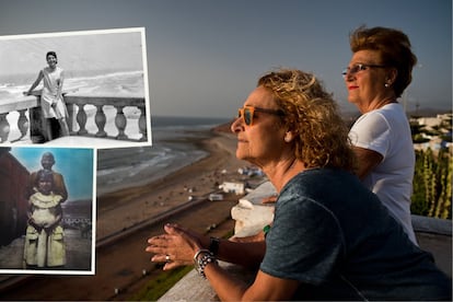 Amelia Rojas (a la izquierda) y Pilar Martín Peñasco se asoman a la barandilla que da a la playa de Sidi Ifni. Ambas nacieron en la ciudad, en 1950 y 1945, respectivamente. Amelia (que en la foto en blanco y negro aparece en el mismo lugar de la barandilla) vivió allí hasta 1969, primero como hija y luego como esposa de militar. Pilar (que en la foto pequeña aparece con un amigo de la infancia) se fue en 1955. Ella cree que su padre, apoderado del Banco Exterior de España, se barruntó la guerra que iba a estallar.