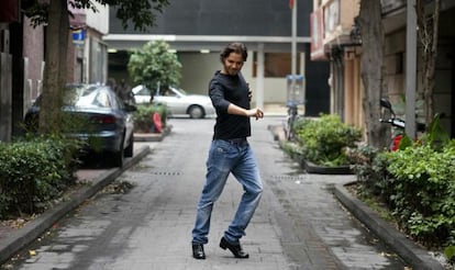 Mariano Lozano, bailaor, en una calle de la Zona Rosa del DF.