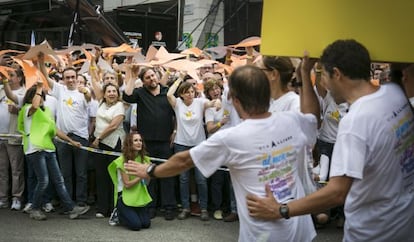 Josep Rull, Carme Forcadell i Oriol Junqueras, entre d'altres, a la capçalera de la marxa.