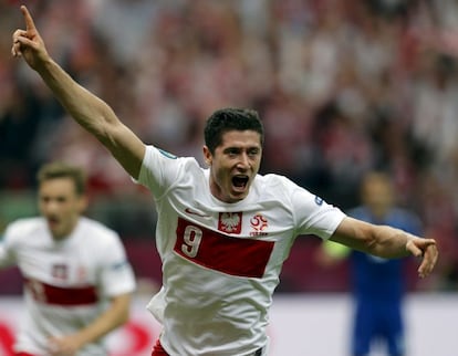 Lewandowski celebra el primer tanto de Polonia