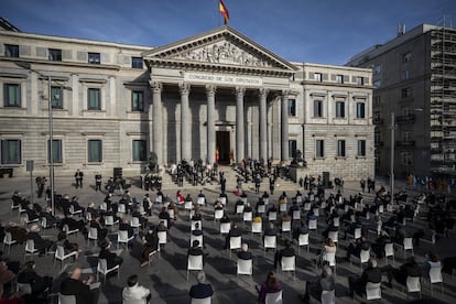 La presidenta del Congreso, Meritxell Batet (centro) preside el acto institucional celebrado con motivo de 43º aniversario de la Constitución.