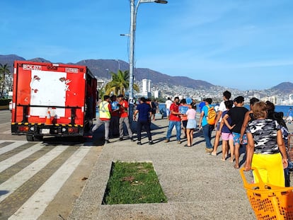 Solidaridad de guerrerenses inspira donaciones en Acapulco tras el huracán Otis