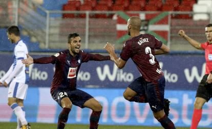 Gálvez celebra su gol.