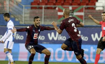 G&aacute;lvez celebra su gol.